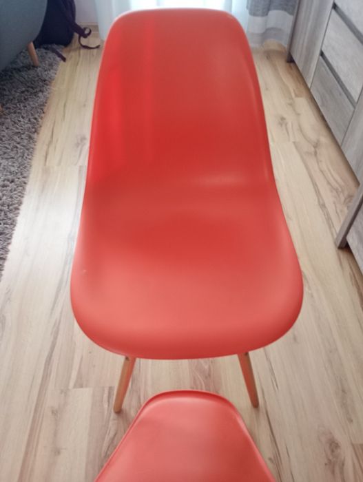 Krzesła z polipropylenu w kolorze pomarańczowym