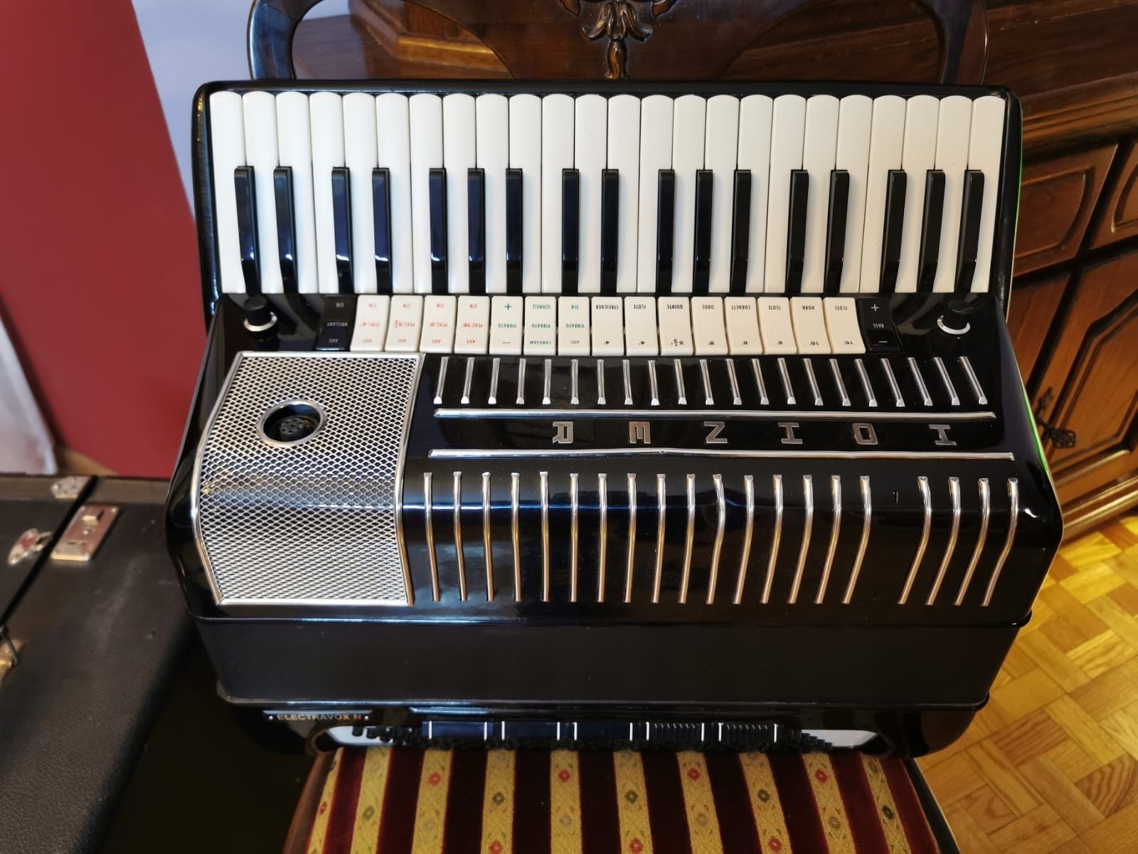 Akordeon Hohner Electravox N 120 basów z futerałem