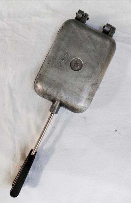 Горішниця радянська, форма для випічки ведмедиків і шишки