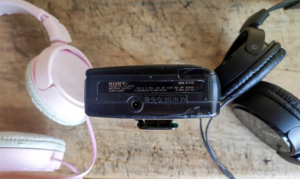 Walkman Sony WM-EX 10+ Headphones Sony MDR-ZX110 AP Pink