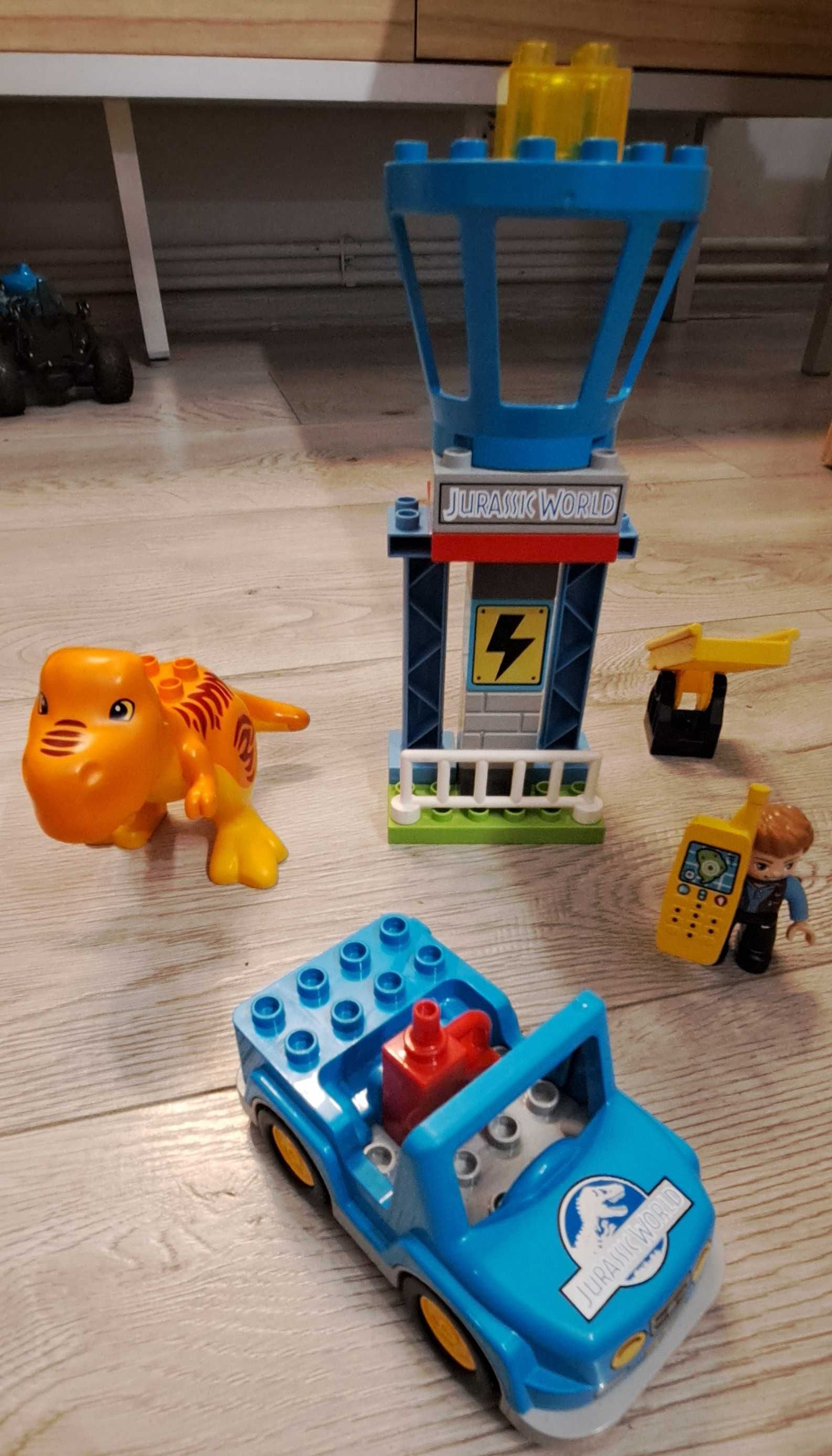 Klocki Duplo Wieża tyranozaura. 10880