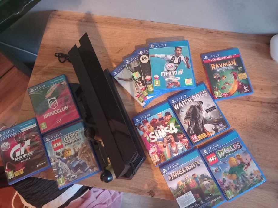 Sprzedam PlayStation 4