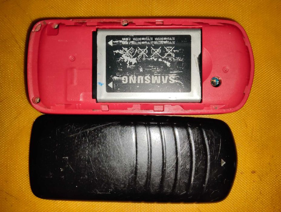 Кнопочный телефон Samsung GT-E1080i