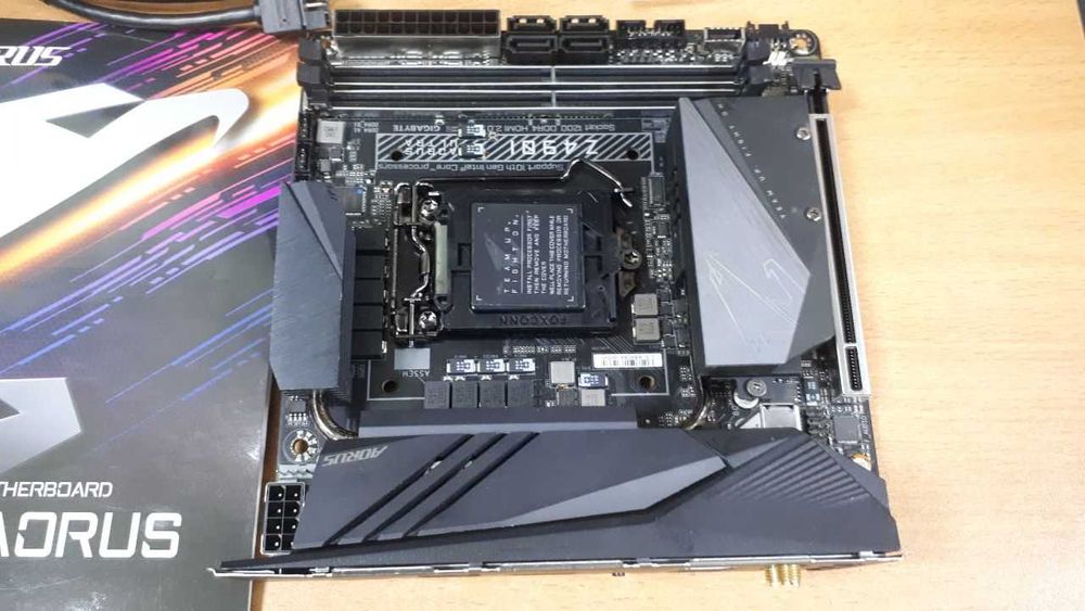 Материнська плата GIGABYTE Z490I AORUS ULTRA