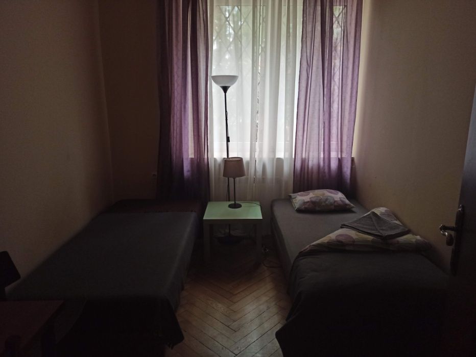 Hostel Włodarzewska;  pokoj 4 osobowy,  900 os/mies