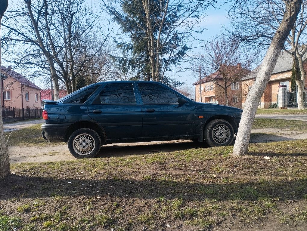 Продається надійний автомобіль Форд ескорд