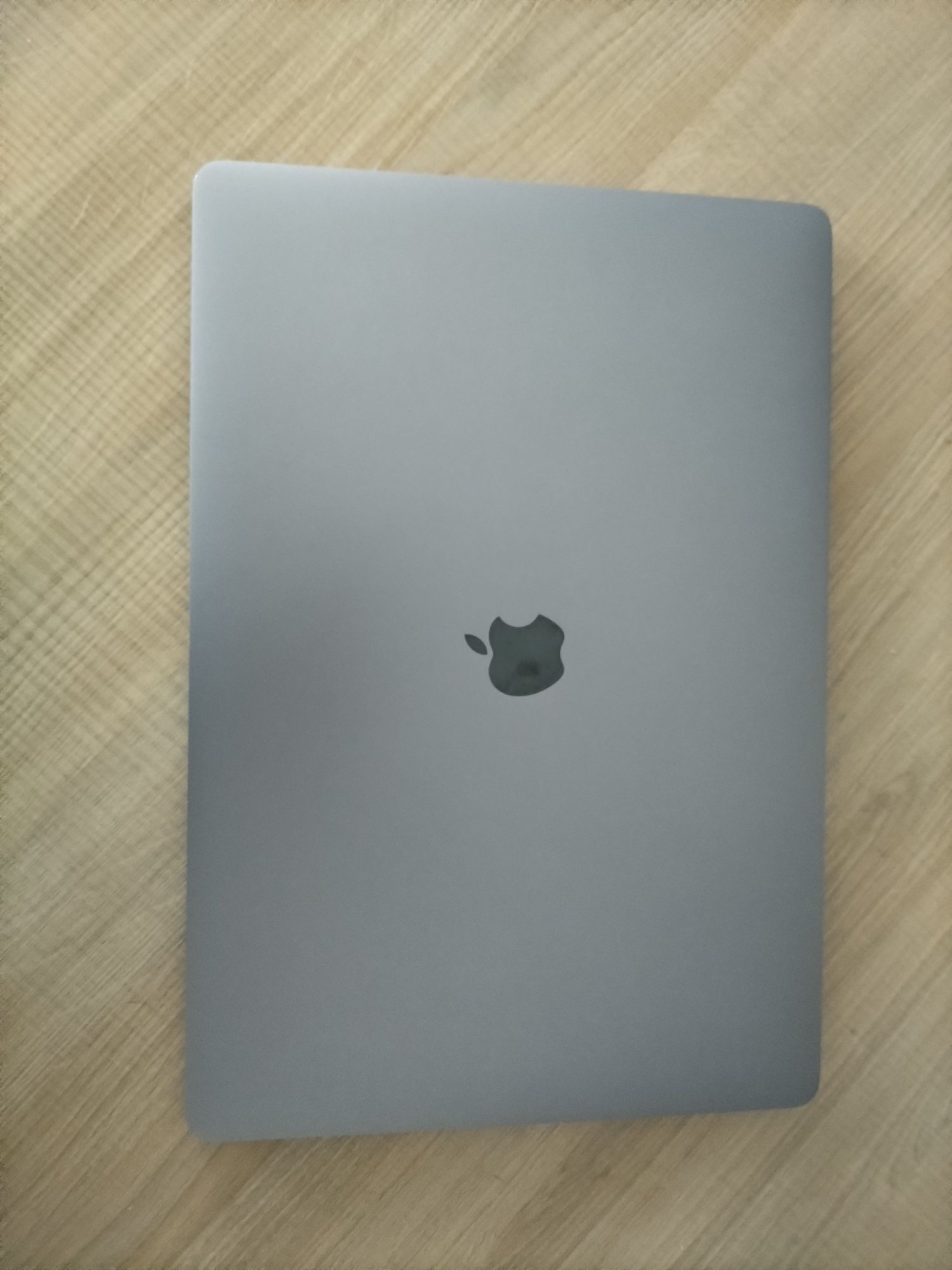 MacBook Pro 2019 16-inch / 16GB / 2.6ghz 6 core