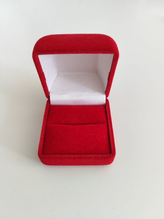 Pudełko welurowe do obrączki, czerwone
