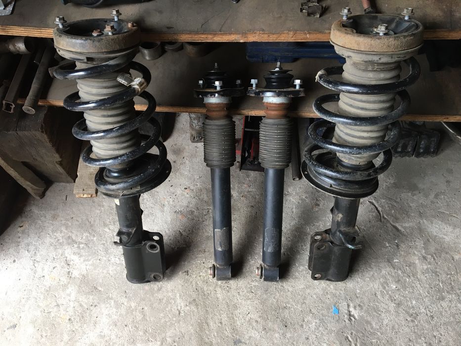 Продам передні амортизатори стійки бмв х5
