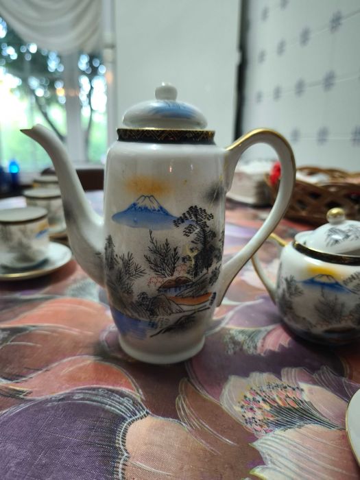 Serviço de café em porcelana pintada à mão – Monte Fuji (anos 50–70)