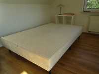Łóżko na solidnej drewnianej ramie 140 x 210