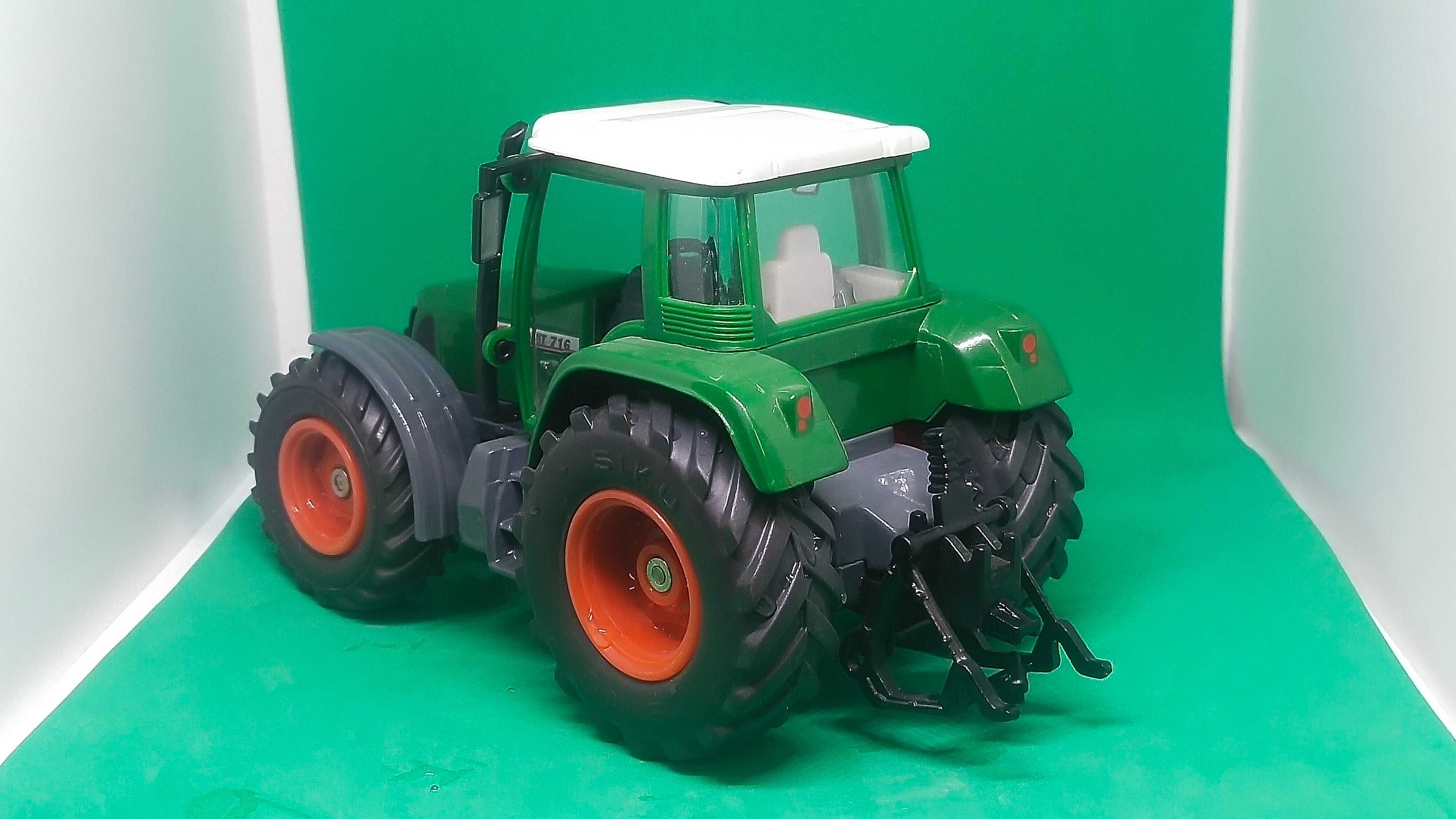Siku traktor Fendt 1 32