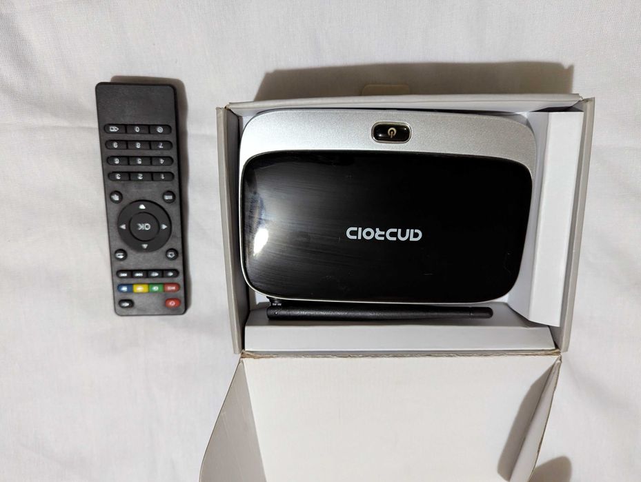 Продам Смарт приставку для ТВ Android