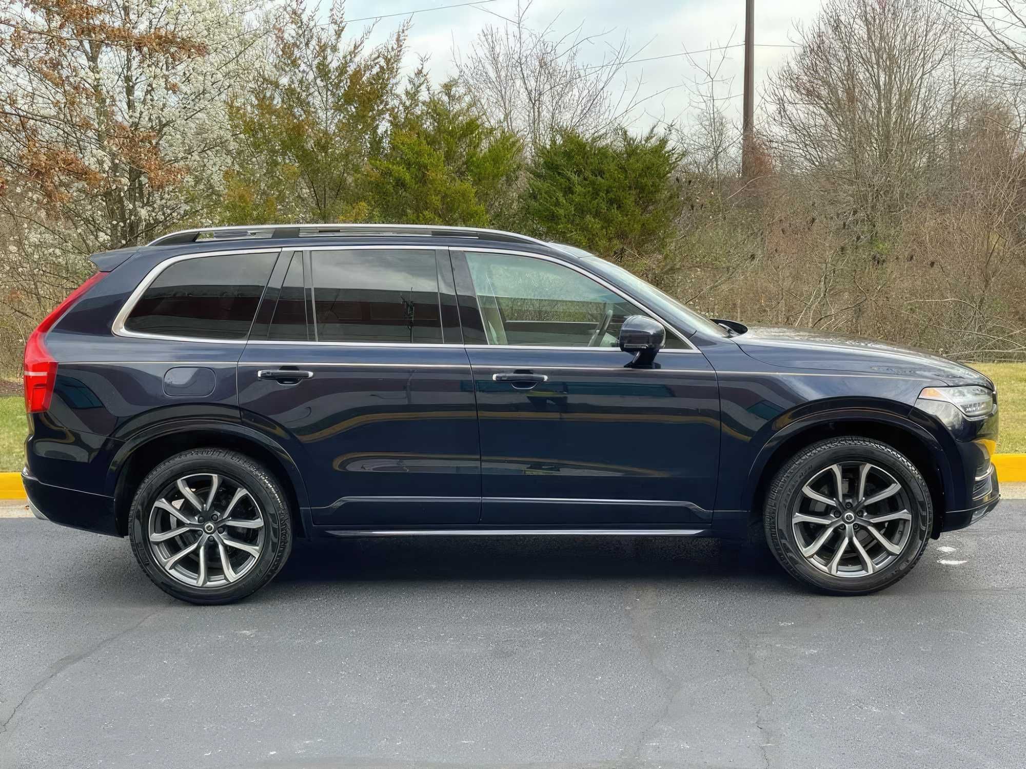 2017 Volvo XC90 T6 Momentum