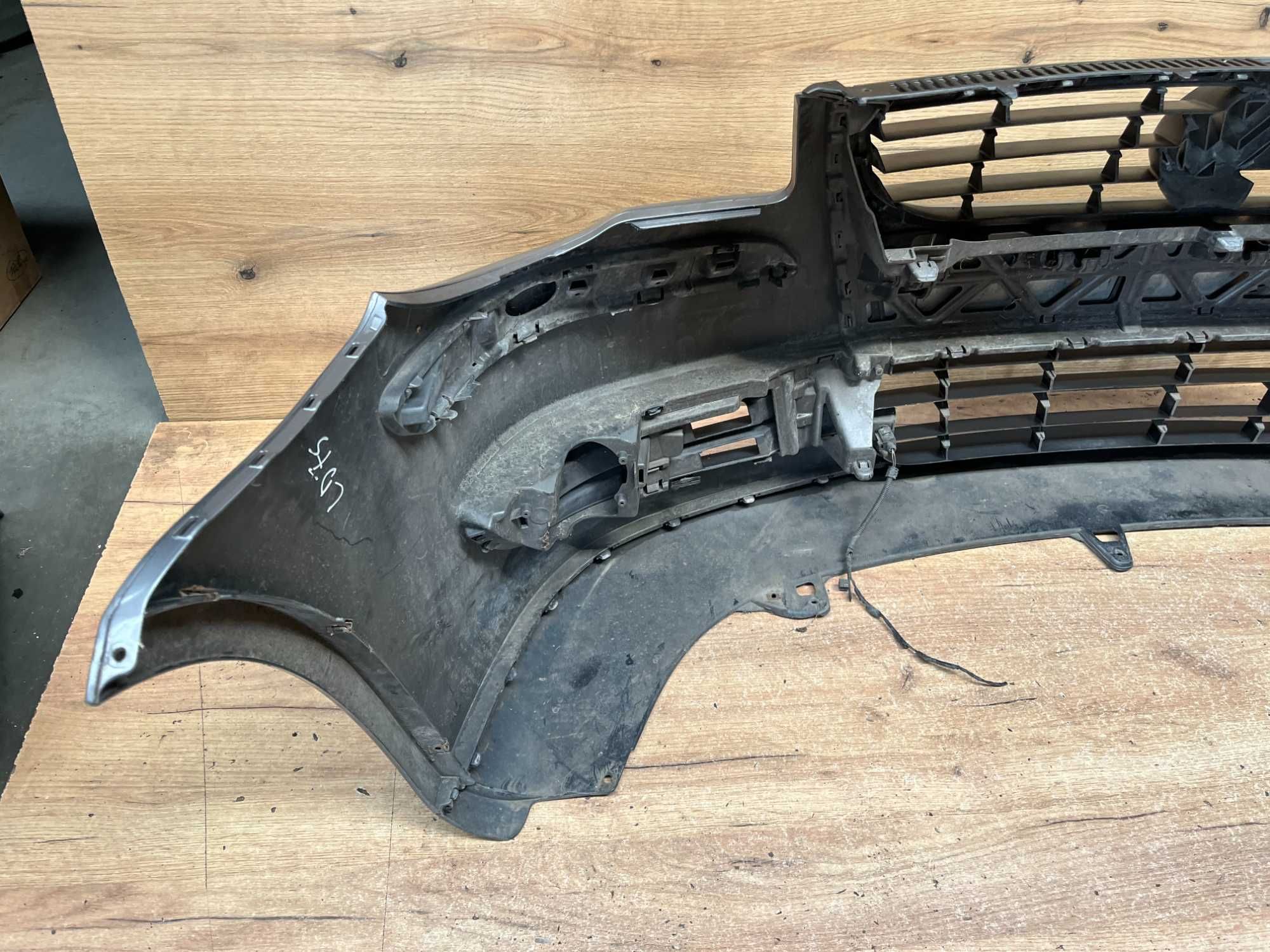 Zderzak przedni Volkswagen Touran Lift kolor ld7s