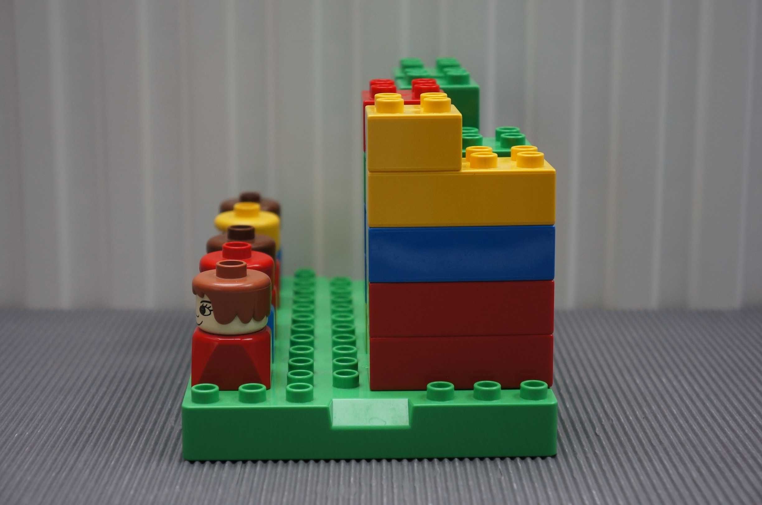 Zestaw klocków lego Duplo.