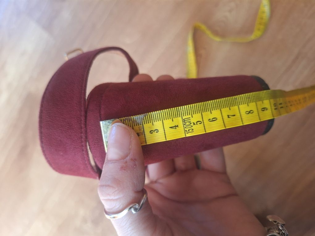 Buty sandalki pdkryte na klocku bez palców na lato bordowe z paseczkie