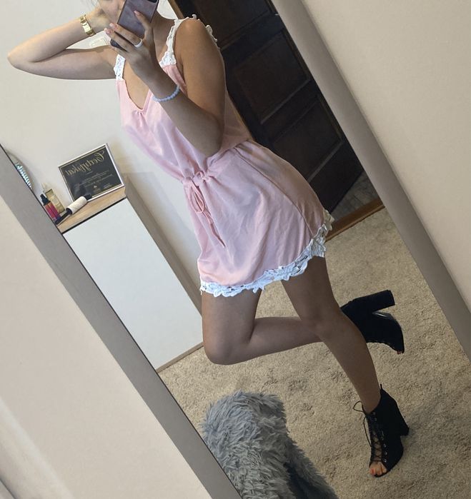 Sukienka na ramiączkach koronka