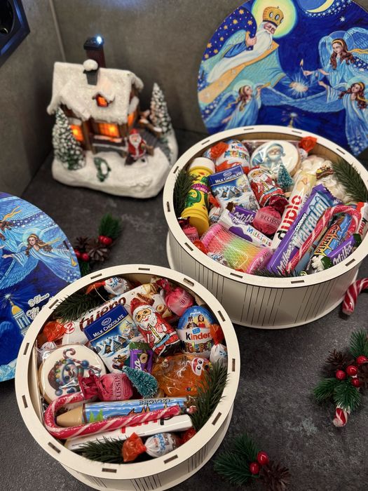 Новорічний подарунок Бокс Подарунок на Миколая Корпоративні подарунки