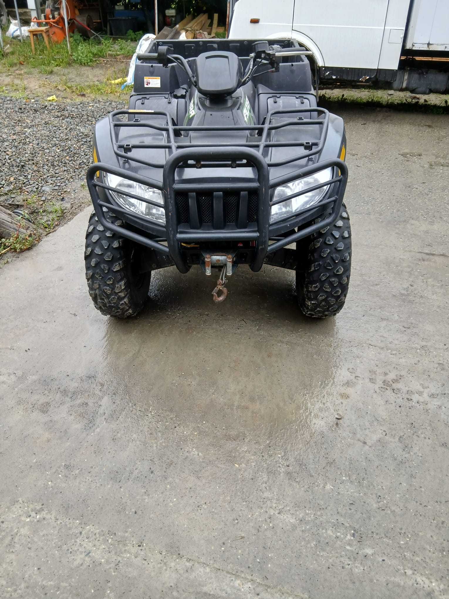 Quad Arctic Cat 700 z wywrotna skrzynia ładunkowa