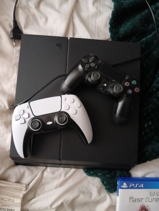 Konsola PS4   Polecam. Cały komplet