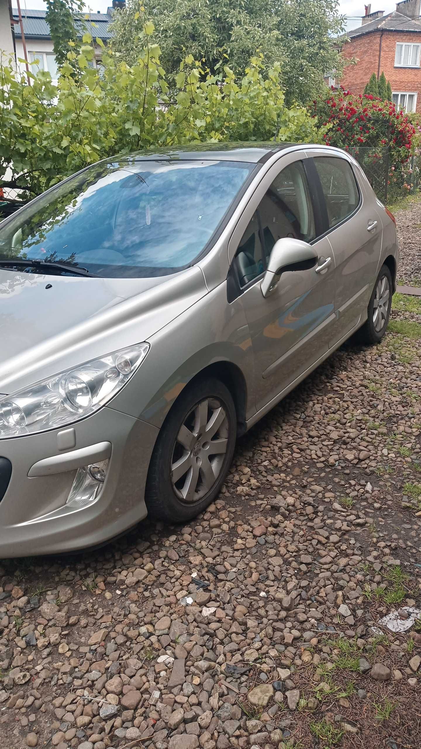 Peugeot 308 - srebrny -