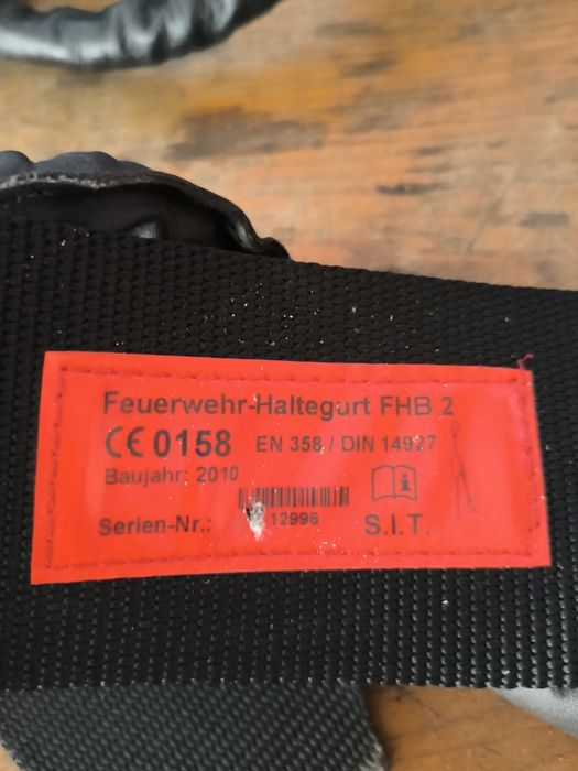 Hełmy strażackie, pasy