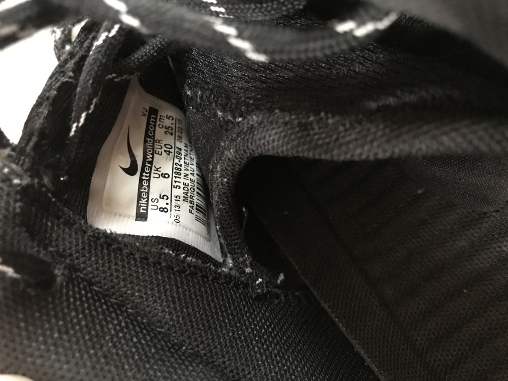 Czarne buty sportowe biała podeszwa, treningowe Nike Wmns Roshe One