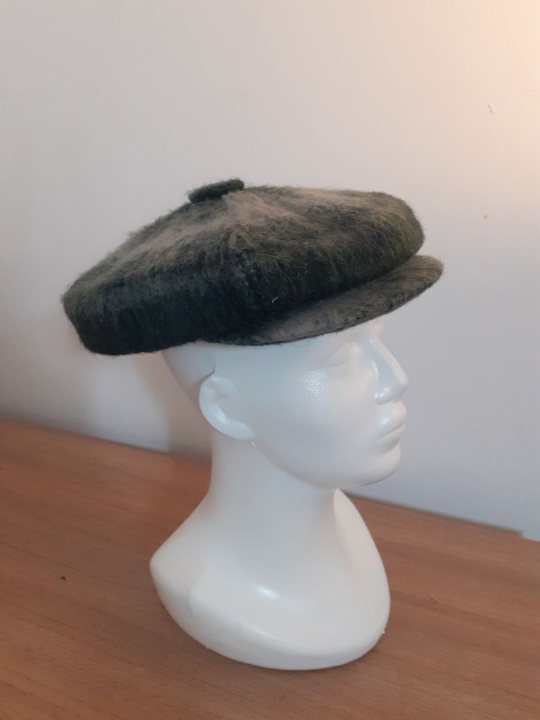 Beret z daszkiem i guzikiem zielony rozm 54
