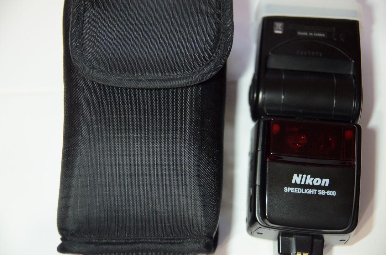 Спалах Nikon Speedlight SB-600 + чохол