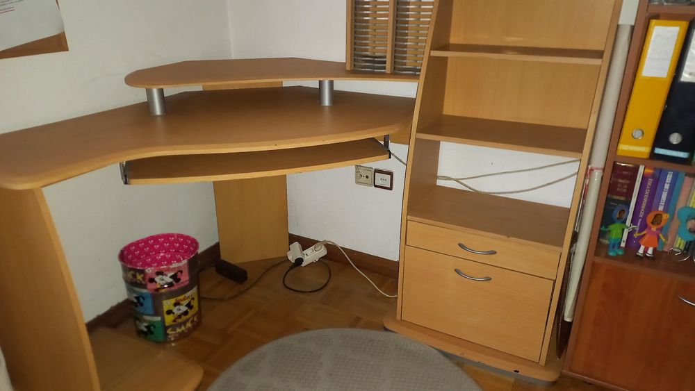 Secretária de canto