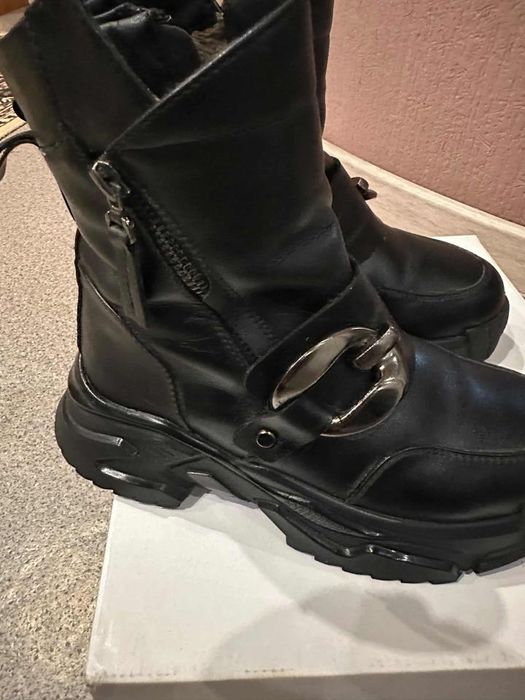 Продам ботинки утепленные