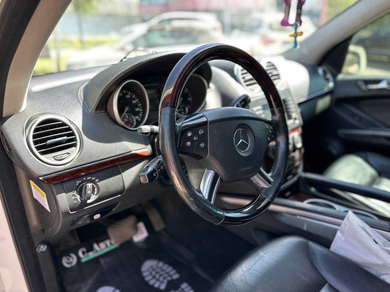 MERCEDES-BENZ GL 550 купити в кредит БЕЗ АВАНСУ