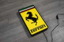 Podświetlane logo Ferrari, REKLAMA LED