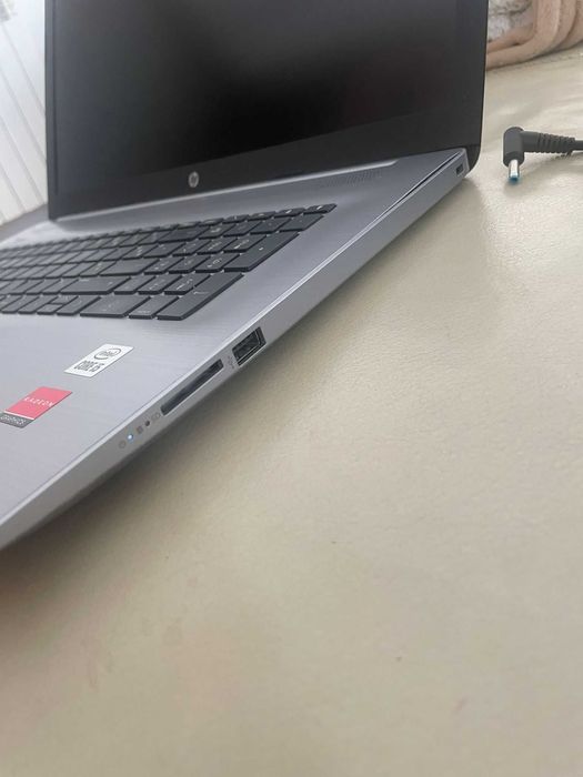 HP ProBook 470 G7  17" Core i5-10210U AMD Radeon 512ssd memoria 16gb