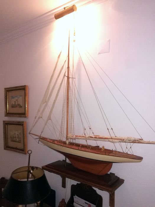 Veleiro em maquette decorativa, de clipper classe J