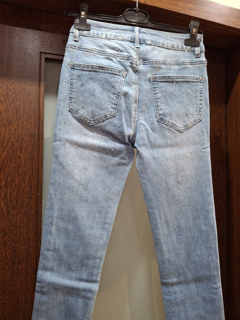 Calça de ganga com brilhantes