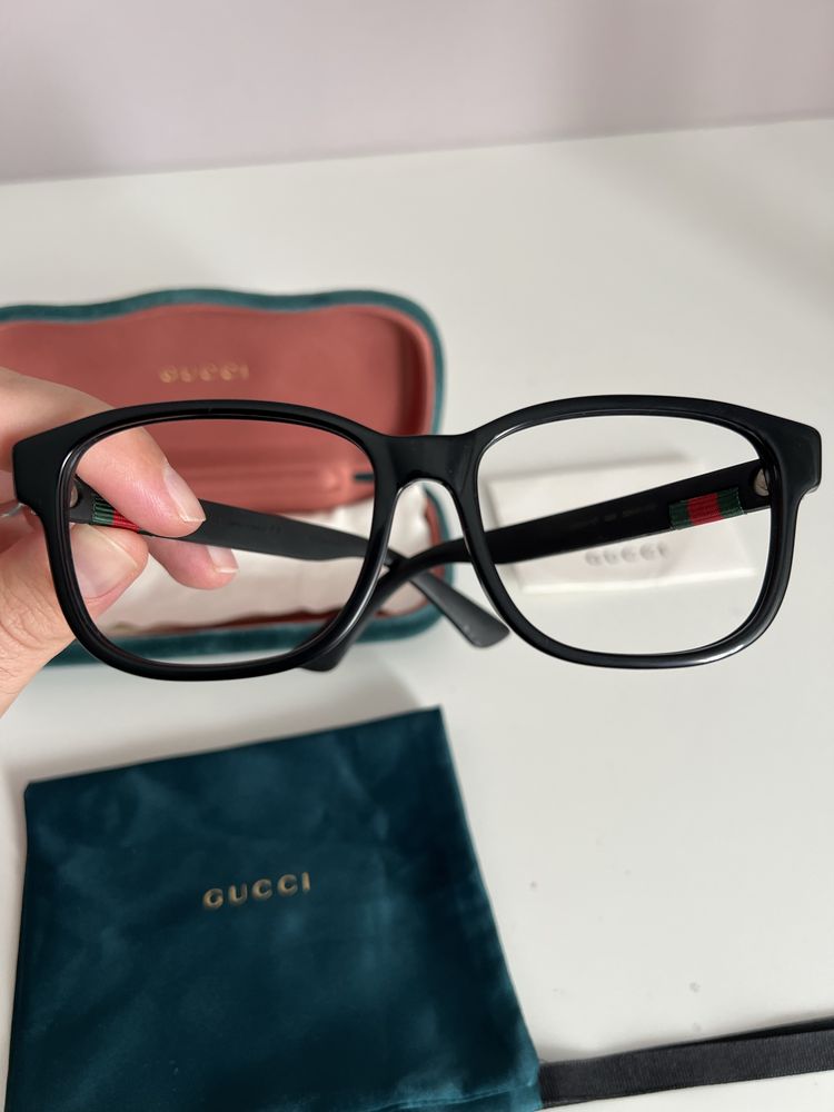 Óculos graduados Gucci GGO0110