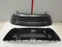 Решітка в бампер (середня) Тoyota Camry 55 LE/XL15-17p, SE 15-17p.