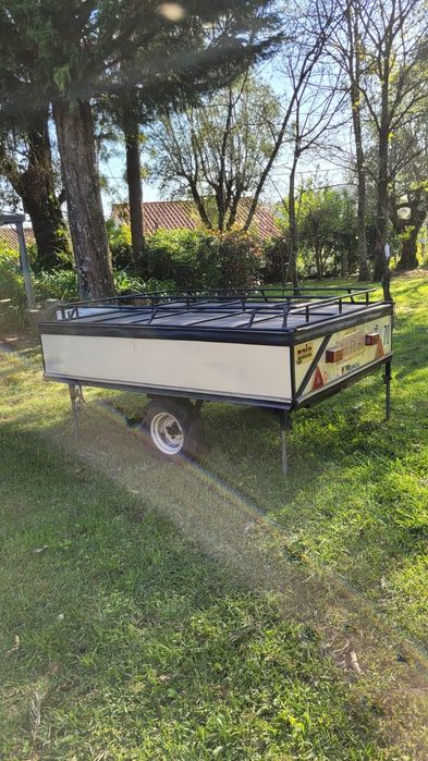 Atrelado Tenda em excelentes condições