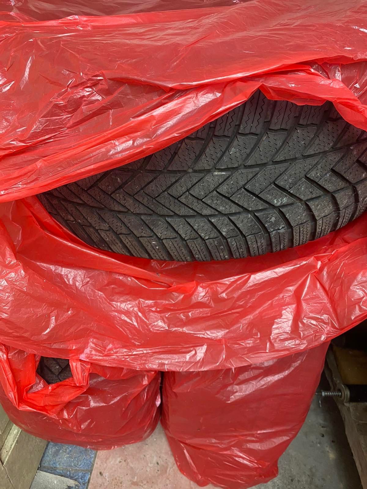 Bridgestone Blizzak 285/45 r20