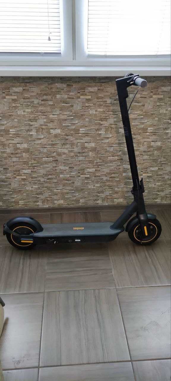 Продам електросамокат Segway Ninebot Max. Оригінал