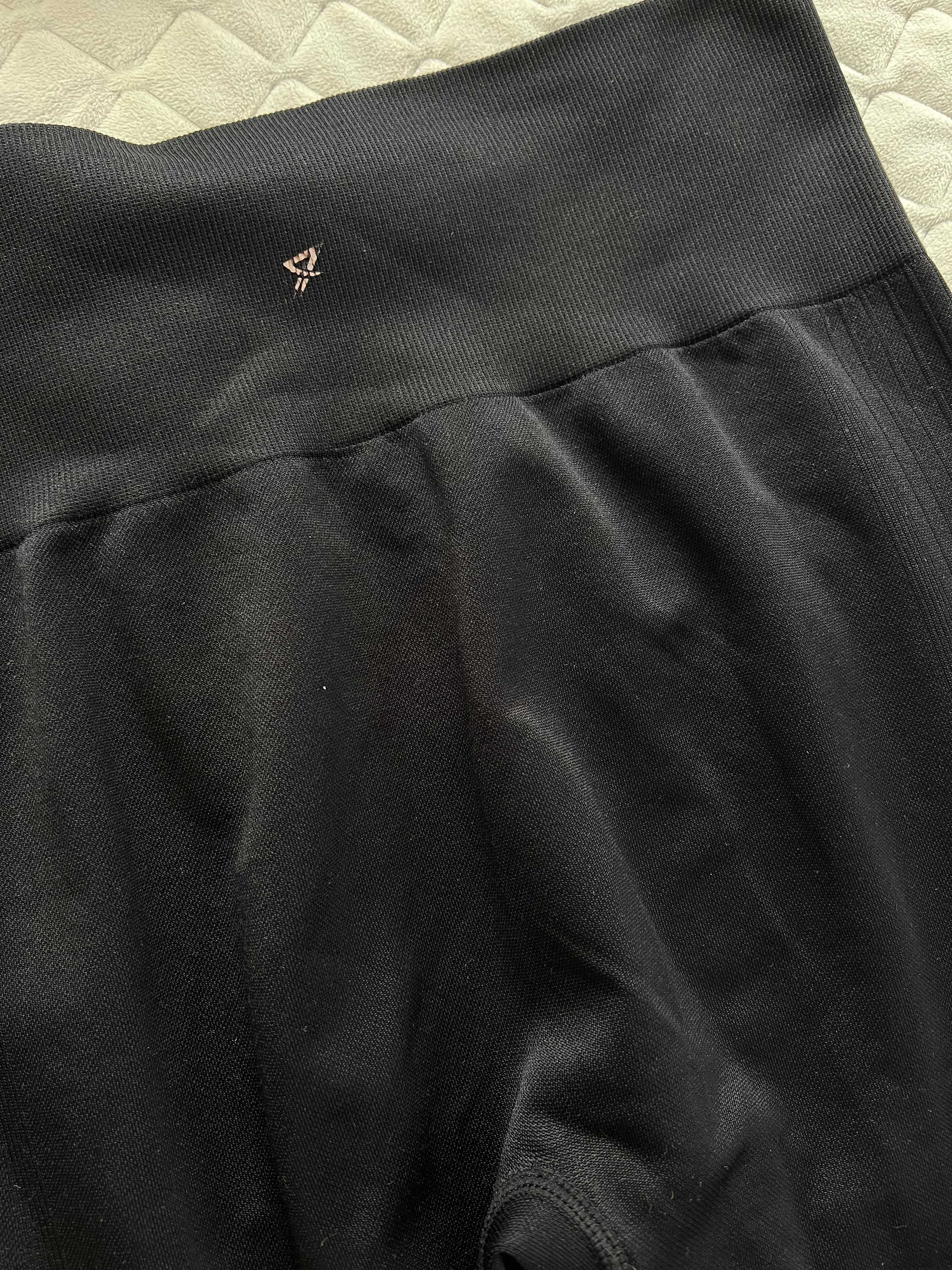 Czarne legginsy bawełniane