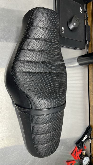 Сидіння Harley Devidson Sportster