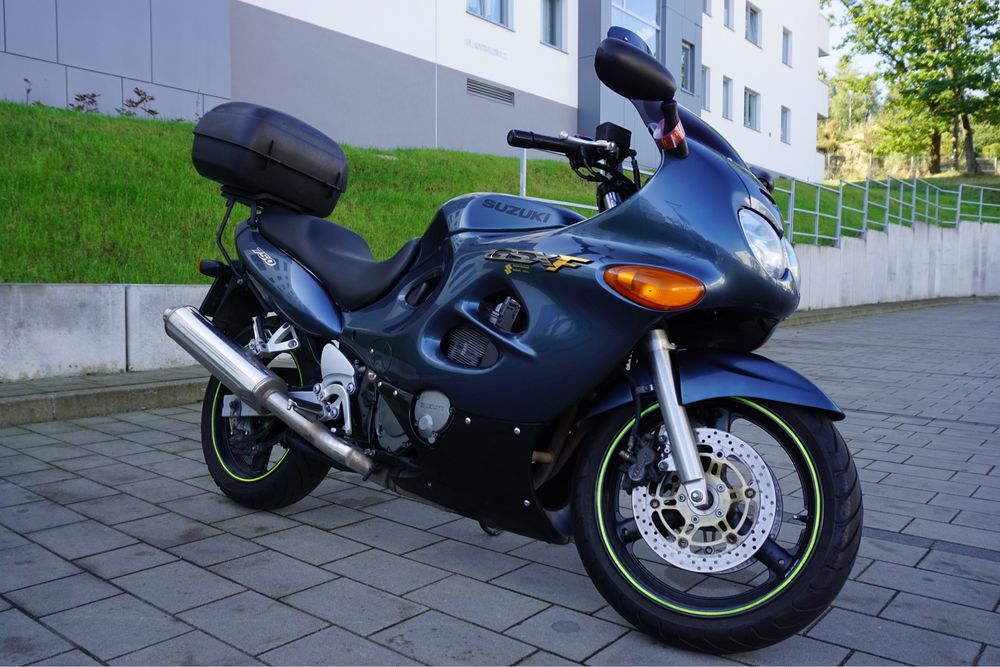 Suzuki GSXF 750 „Jajko”