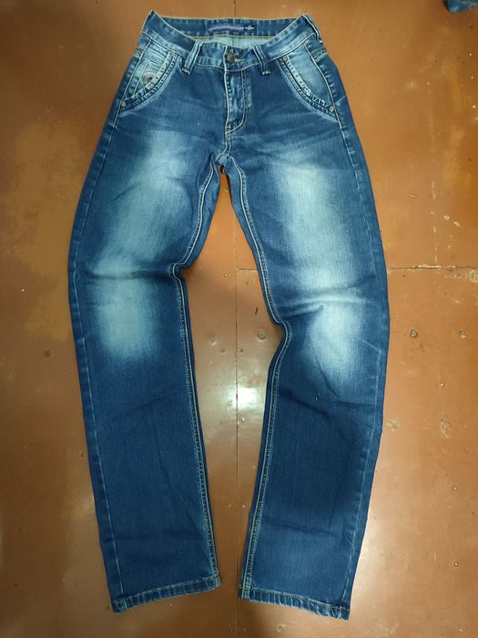 Підліткові джинси.