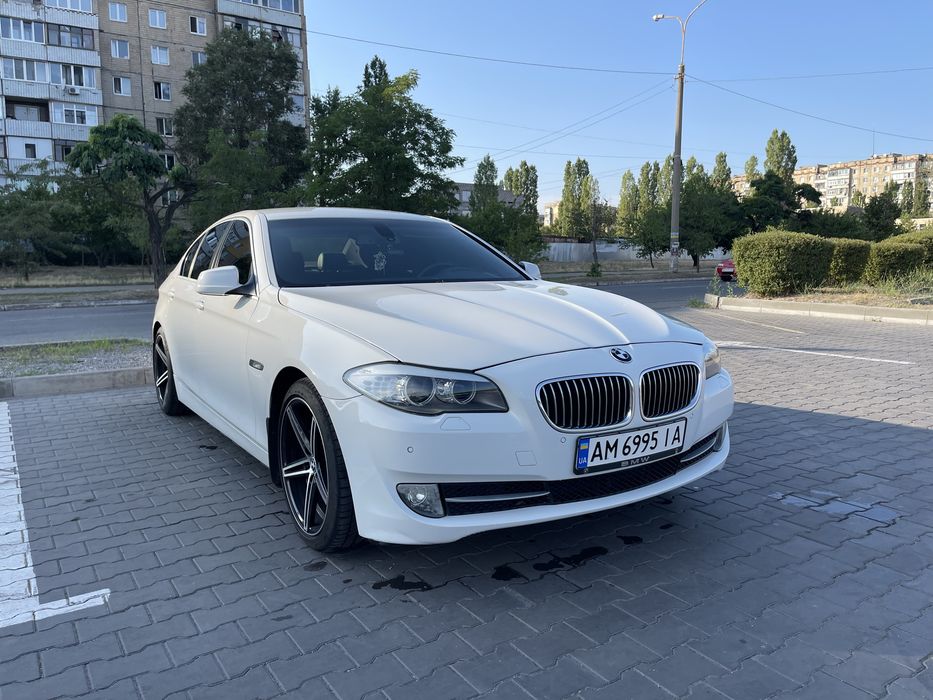 BMW 530i 3 літри бензин 2012 року випуску
