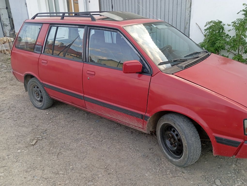 Mitsubishi space wagon