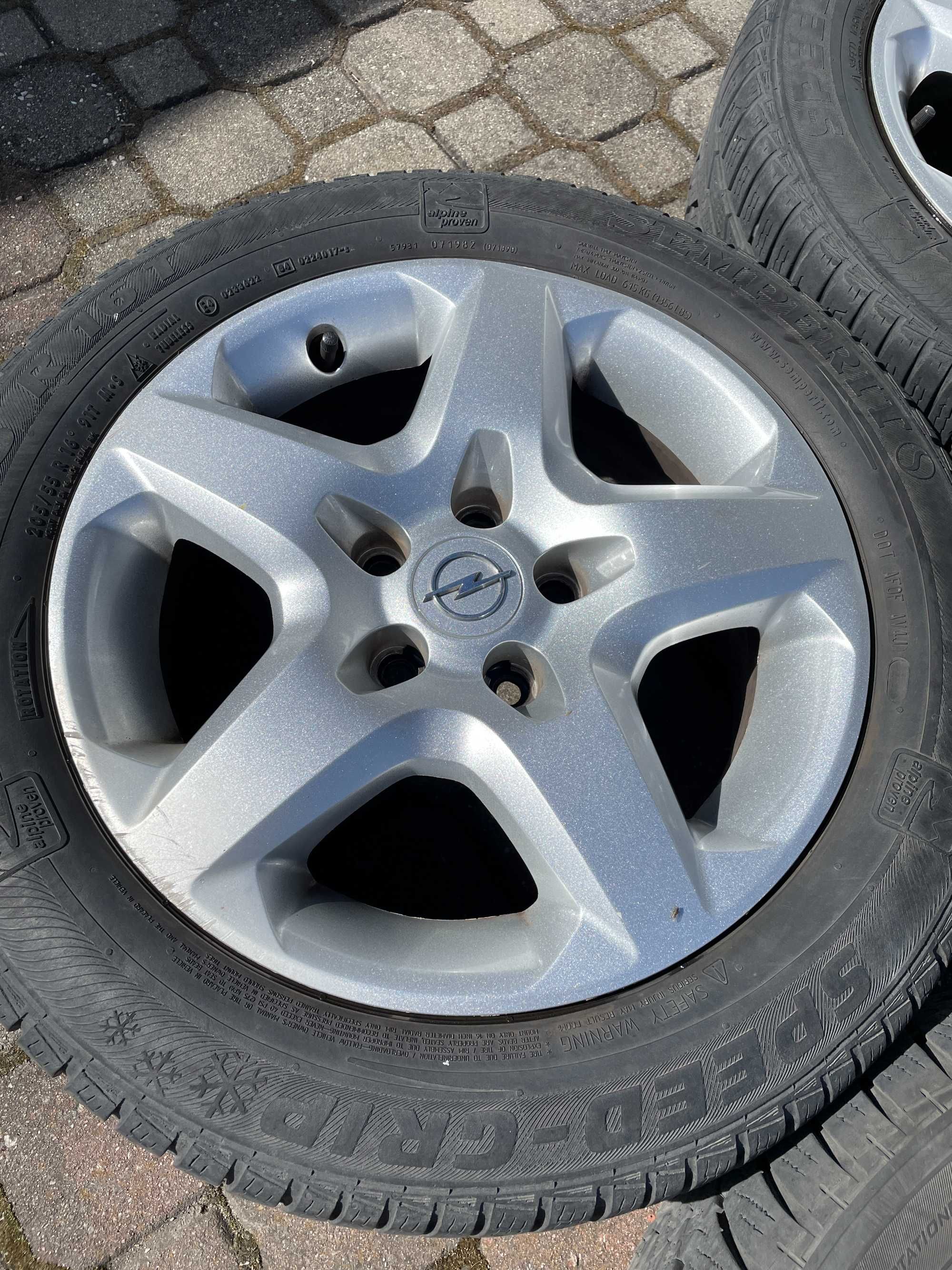 Felgi strukturalne z oponami zimowymi 205/55 16cali 5x110 opel