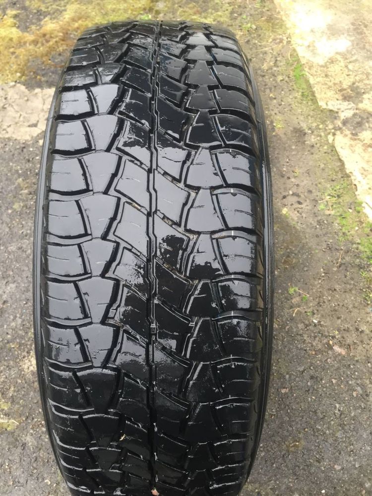 Продам резину б/у 235/75 r 15